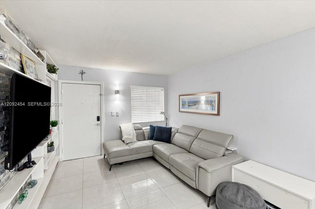 En Venta: $265,000 (2 camas, 2 baños, 812 Pies cuadrados)