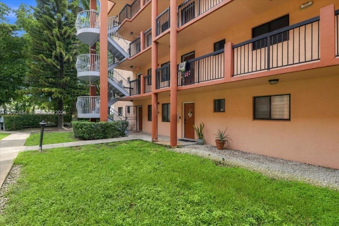 En Venta: $265,000 (2 camas, 2 baños, 812 Pies cuadrados)