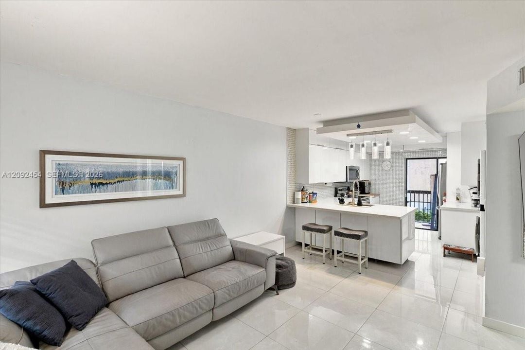 En Venta: $265,000 (2 camas, 2 baños, 812 Pies cuadrados)
