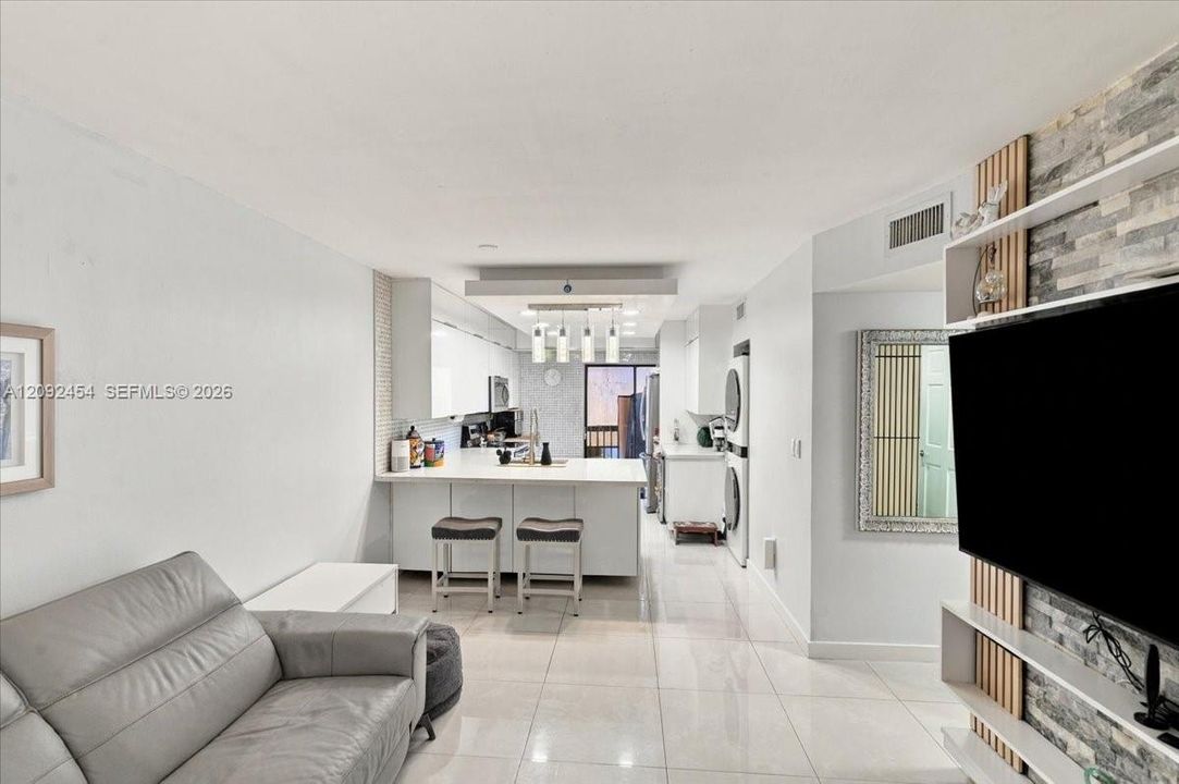 En Venta: $265,000 (2 camas, 2 baños, 812 Pies cuadrados)