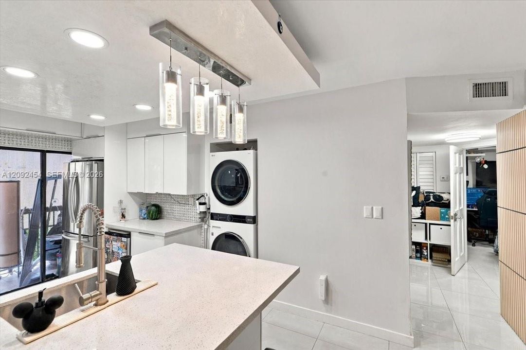 En Venta: $265,000 (2 camas, 2 baños, 812 Pies cuadrados)