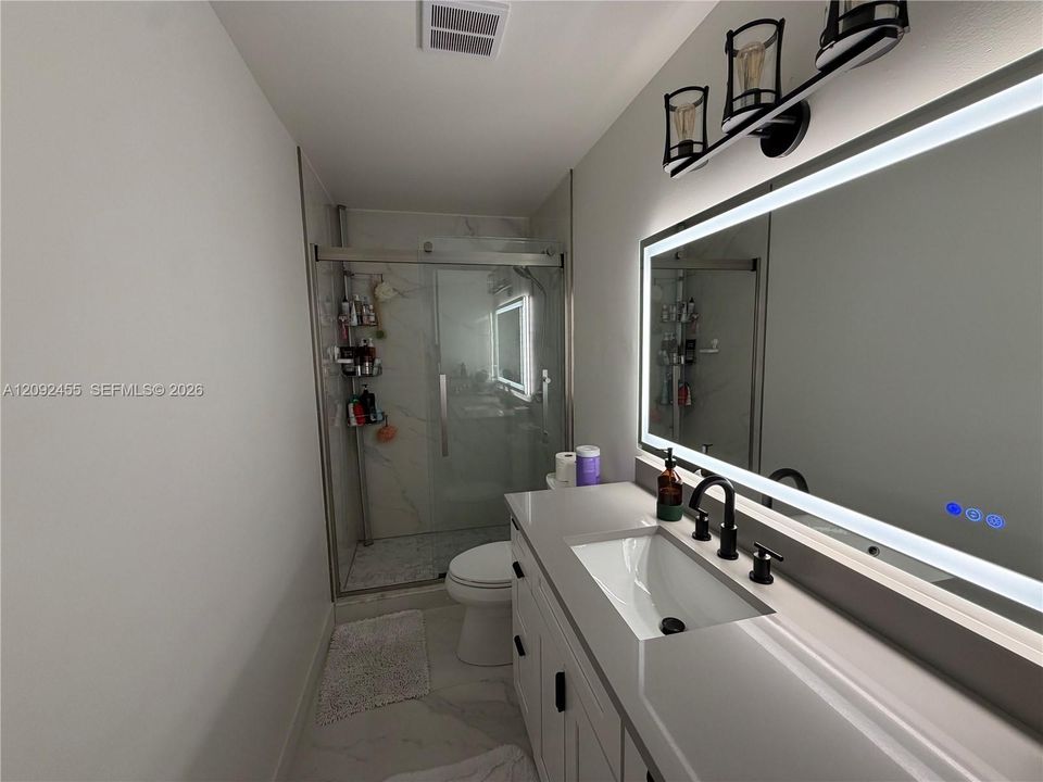For Sale: $330,000 (2 beds, 2 baths, 987 Square Feet)