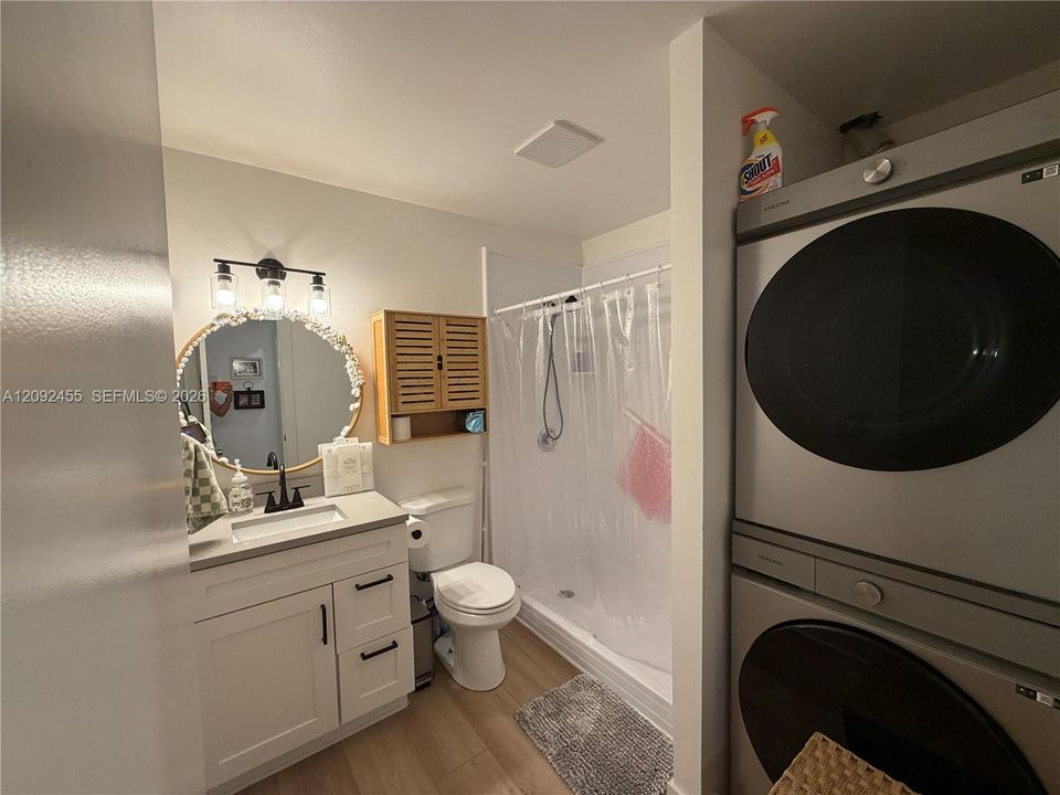 For Sale: $330,000 (2 beds, 2 baths, 987 Square Feet)