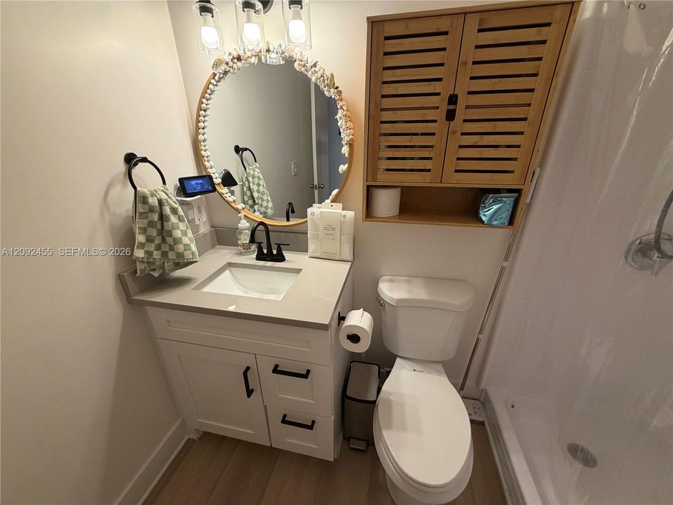 For Sale: $330,000 (2 beds, 2 baths, 987 Square Feet)