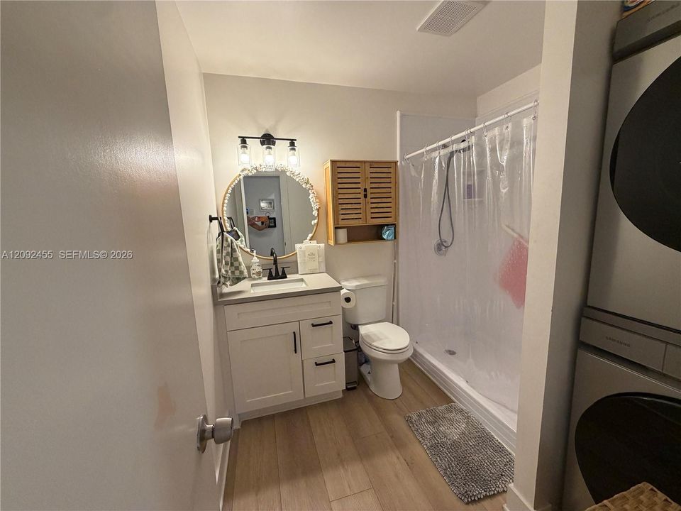 For Sale: $330,000 (2 beds, 2 baths, 987 Square Feet)
