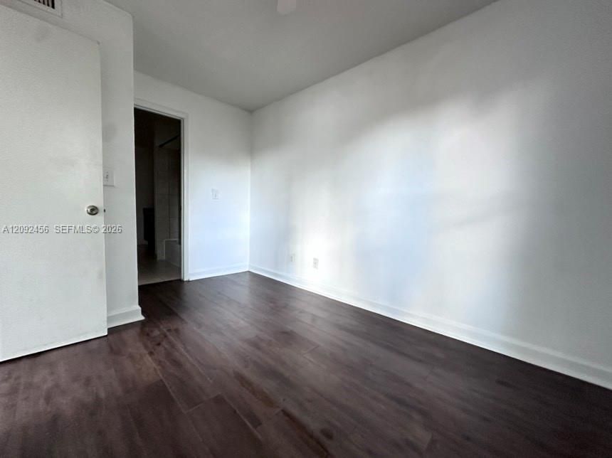В аренду: $1,830 (2 спален, 1 ванн, 731 Квадратных фут)