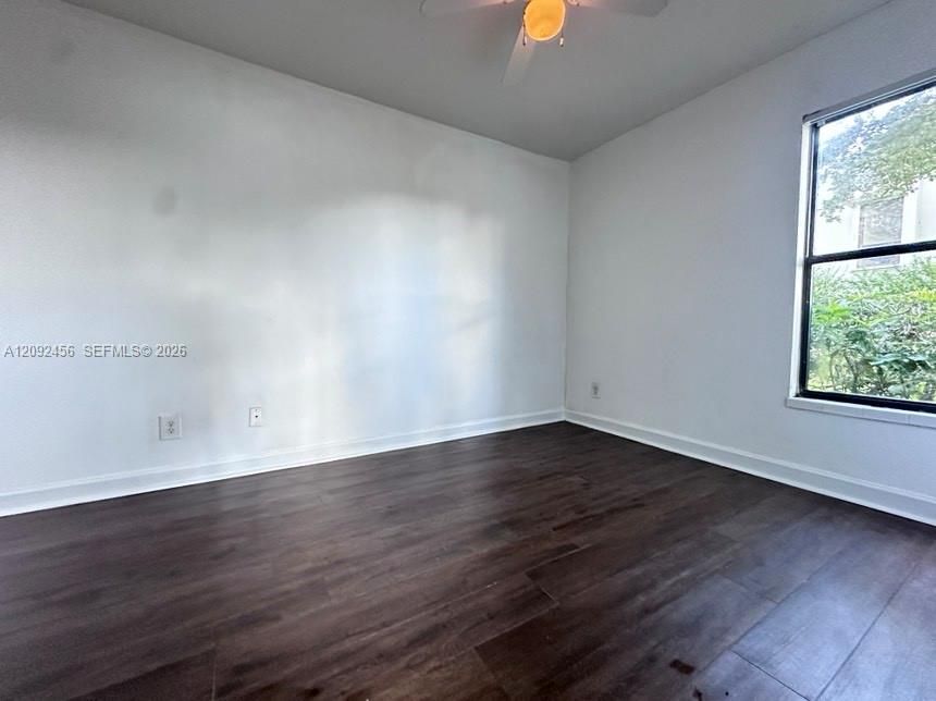В аренду: $1,830 (2 спален, 1 ванн, 731 Квадратных фут)