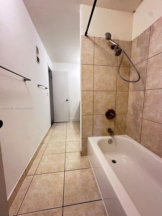 В аренду: $1,830 (2 спален, 1 ванн, 731 Квадратных фут)
