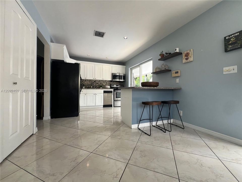 For Sale: $749,000 (3 beds, 2 baths, 924 Square Feet)