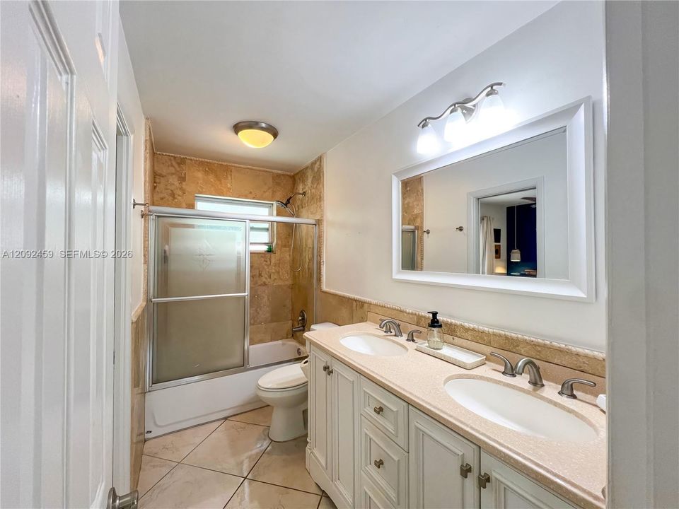 For Sale: $749,000 (3 beds, 2 baths, 924 Square Feet)