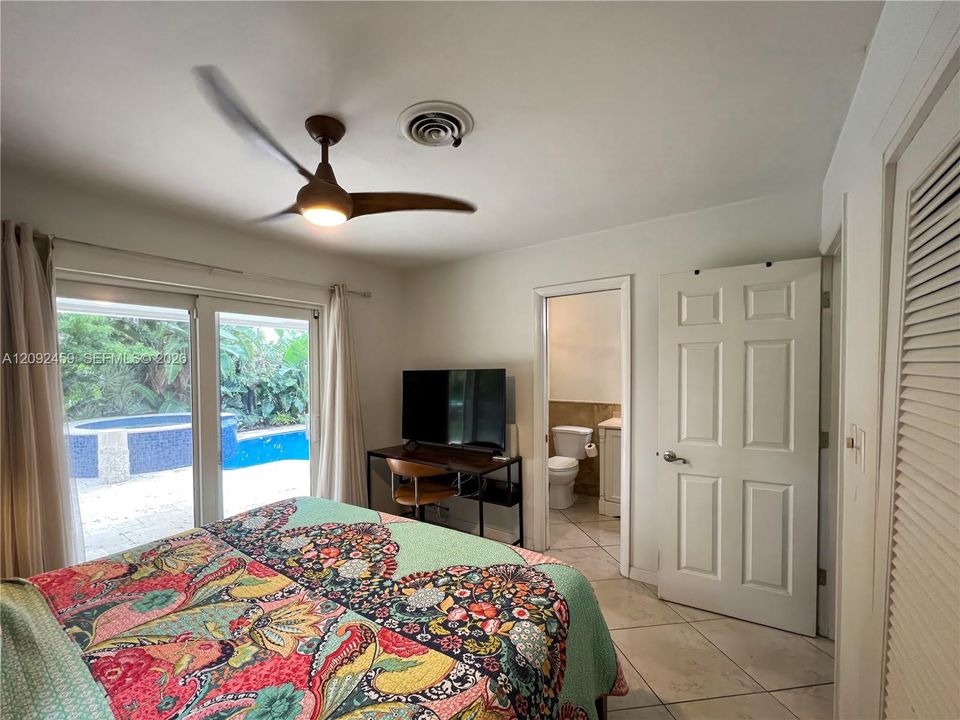 For Sale: $749,000 (3 beds, 2 baths, 924 Square Feet)