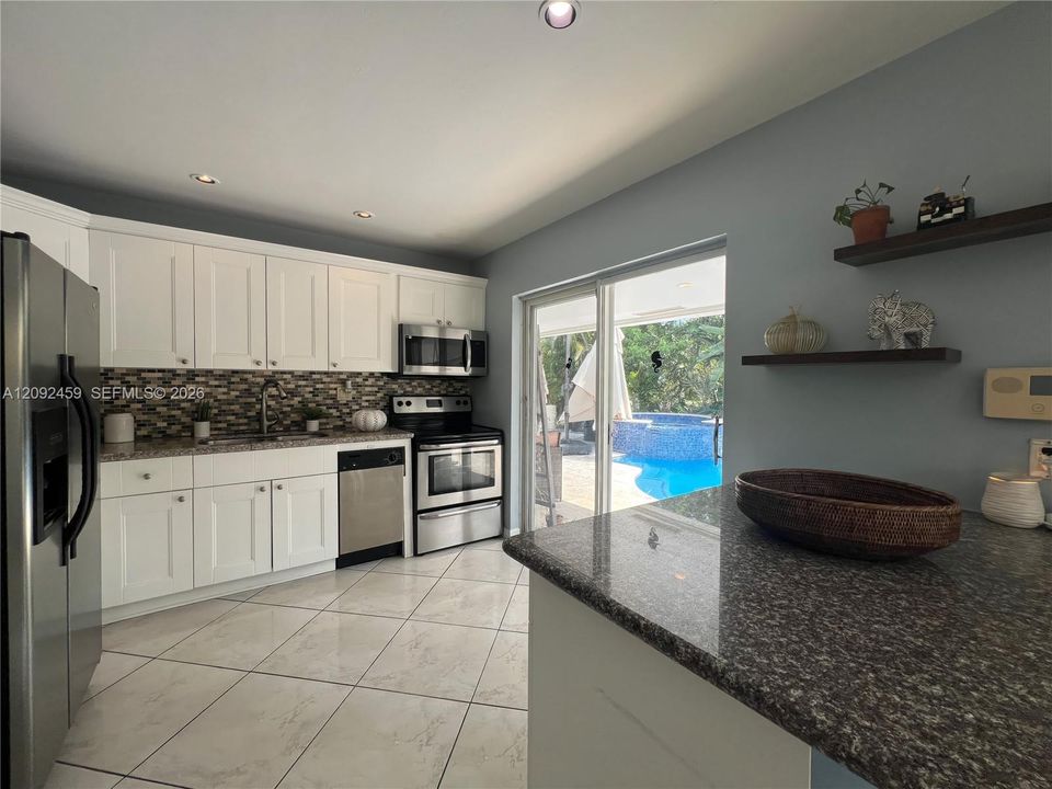 For Sale: $749,000 (3 beds, 2 baths, 924 Square Feet)