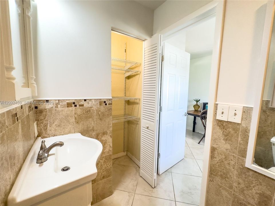 For Sale: $749,000 (3 beds, 2 baths, 924 Square Feet)