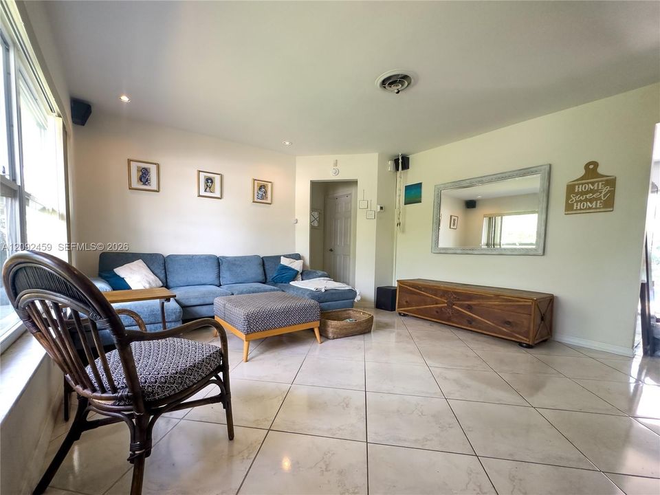 For Sale: $749,000 (3 beds, 2 baths, 924 Square Feet)