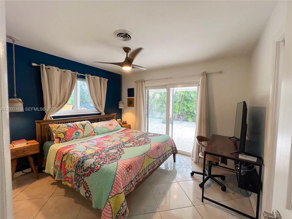 For Sale: $749,000 (3 beds, 2 baths, 924 Square Feet)