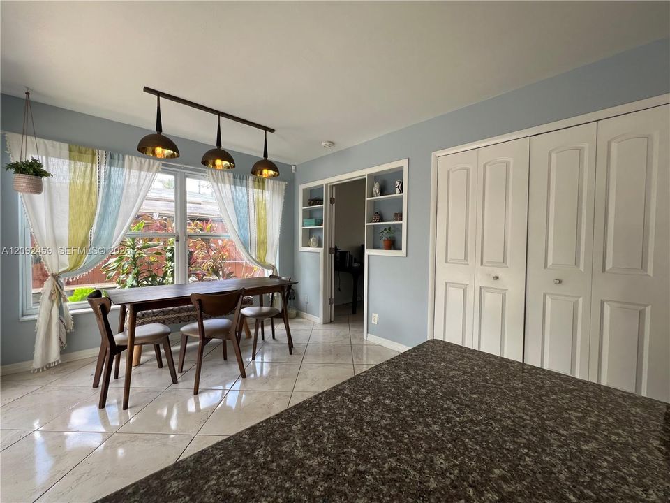 For Sale: $749,000 (3 beds, 2 baths, 924 Square Feet)