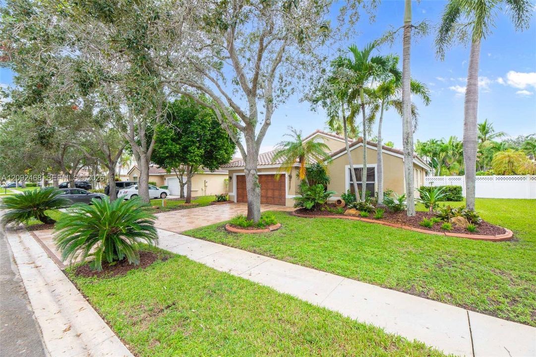 For Sale: $675,000 (3 beds, 2 baths, 1648 Square Feet)