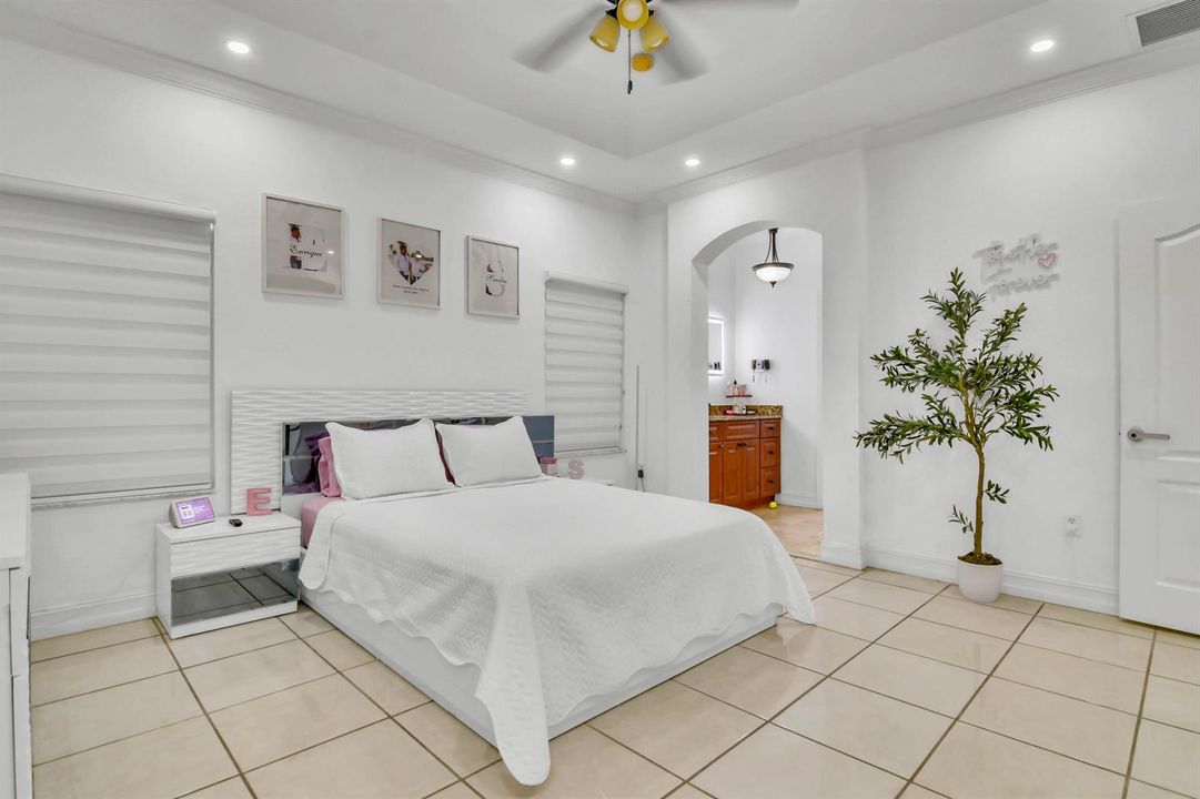 16-22567 SW 102nd Path-16