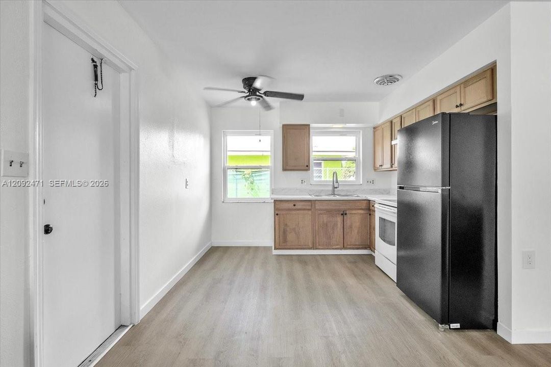 For Rent: $1,500 (2 beds, 1 baths, 698 Square Feet)