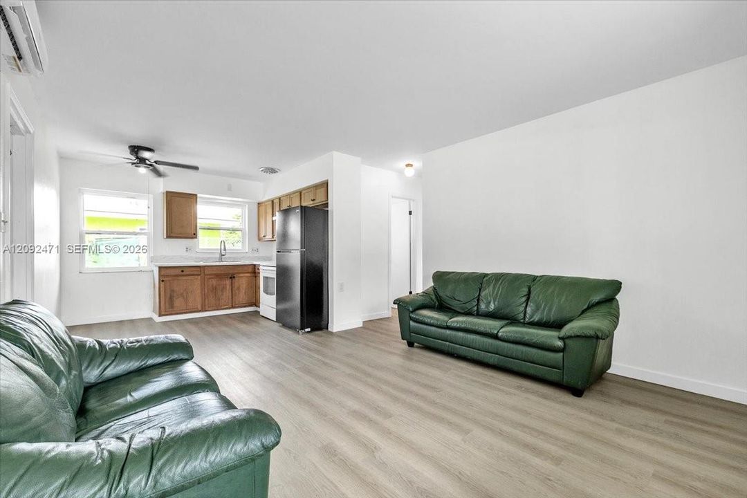 For Rent: $1,500 (2 beds, 1 baths, 698 Square Feet)