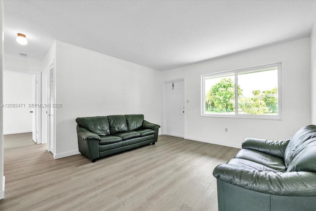 For Rent: $1,500 (2 beds, 1 baths, 698 Square Feet)