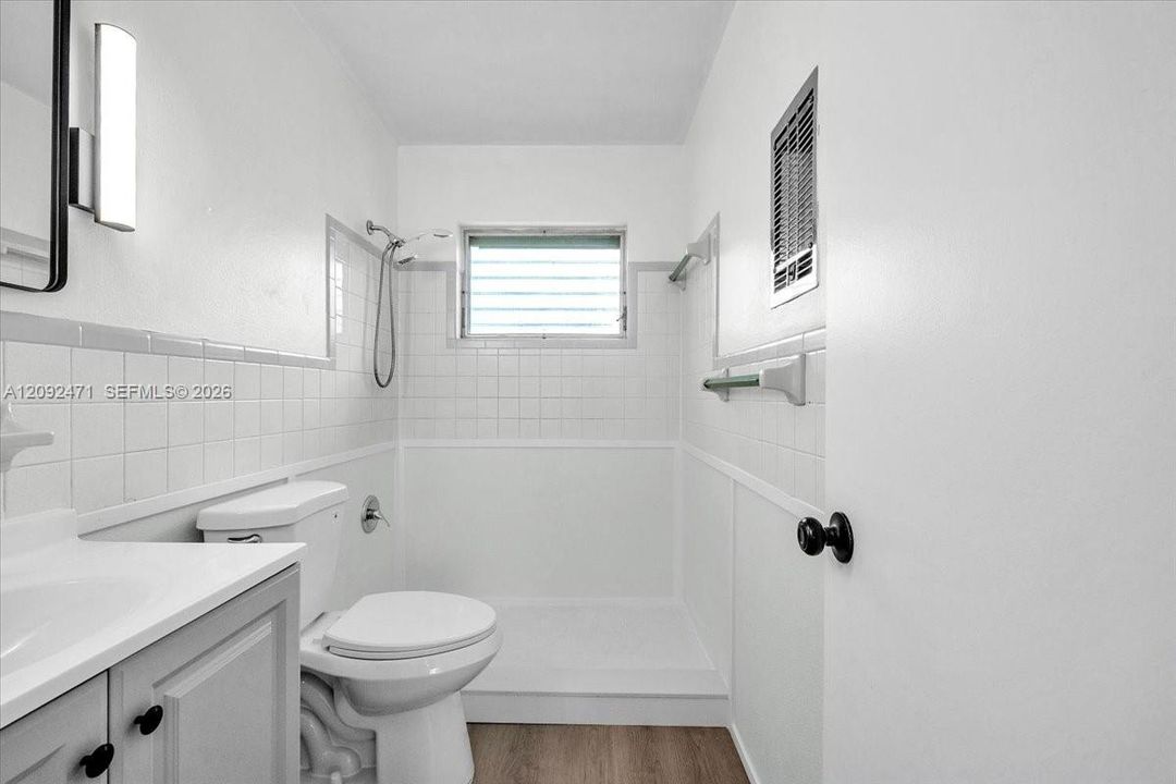 For Rent: $1,500 (2 beds, 1 baths, 698 Square Feet)