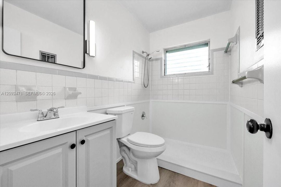 For Rent: $1,500 (2 beds, 1 baths, 698 Square Feet)