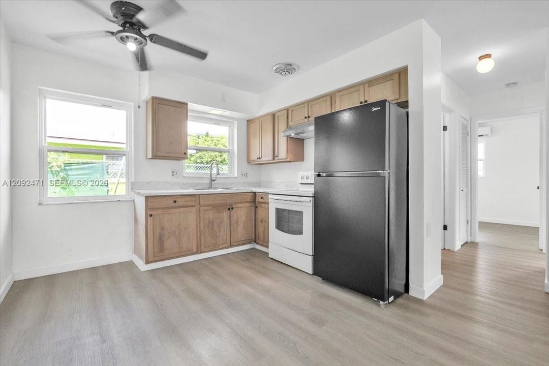 For Rent: $1,500 (2 beds, 1 baths, 698 Square Feet)
