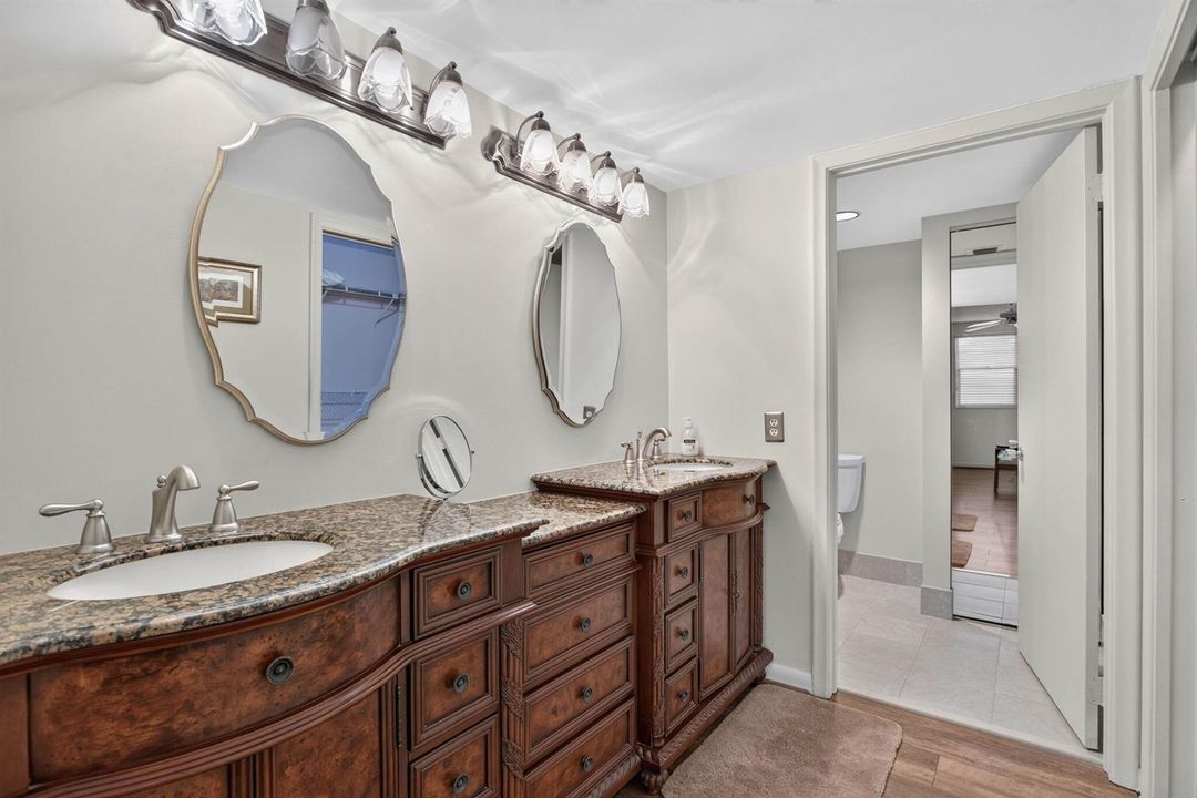 MAIN BATHROM