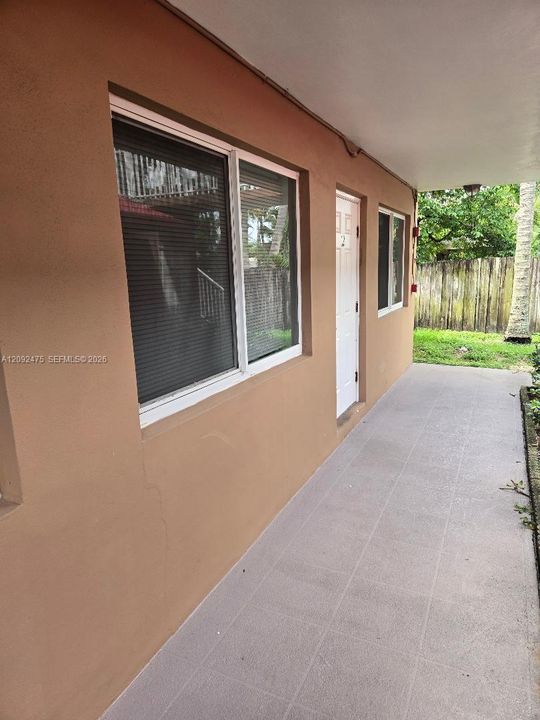 For Sale: $165,000 (2 beds, 1 baths, 838 Square Feet)