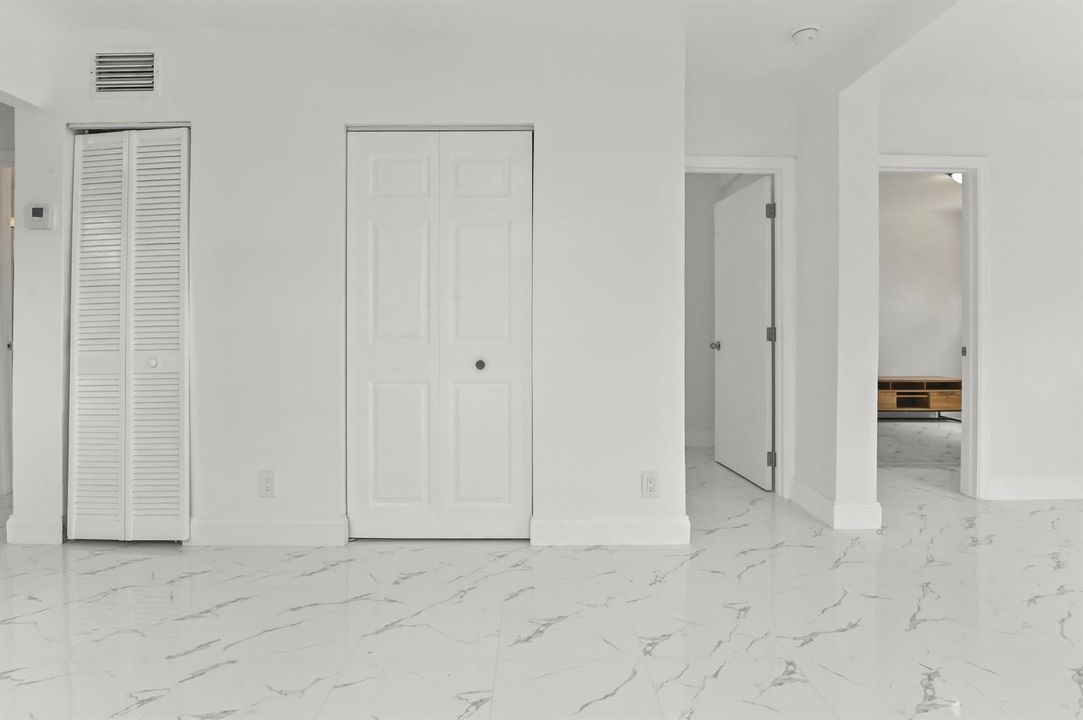 05 Living Room 01