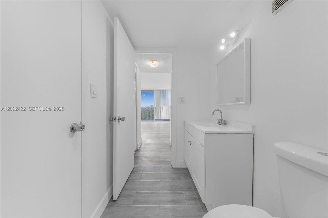 В аренду: $2,300 (1 спален, 1 ванн, 825 Квадратных фут)