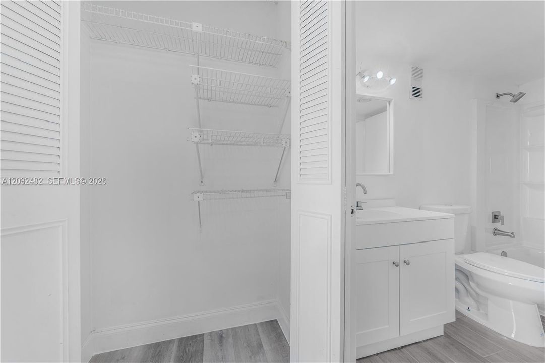 В аренду: $2,300 (1 спален, 1 ванн, 825 Квадратных фут)