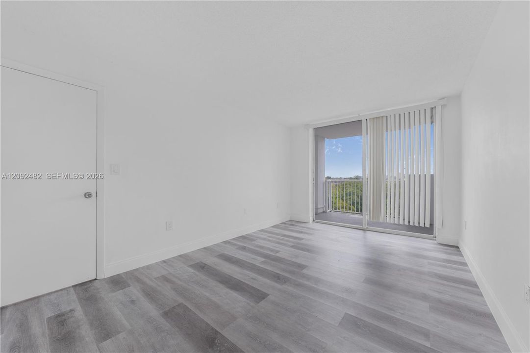 В аренду: $2,300 (1 спален, 1 ванн, 825 Квадратных фут)
