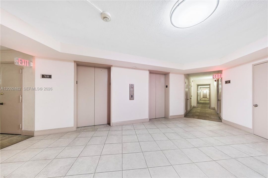 В аренду: $2,300 (1 спален, 1 ванн, 825 Квадратных фут)