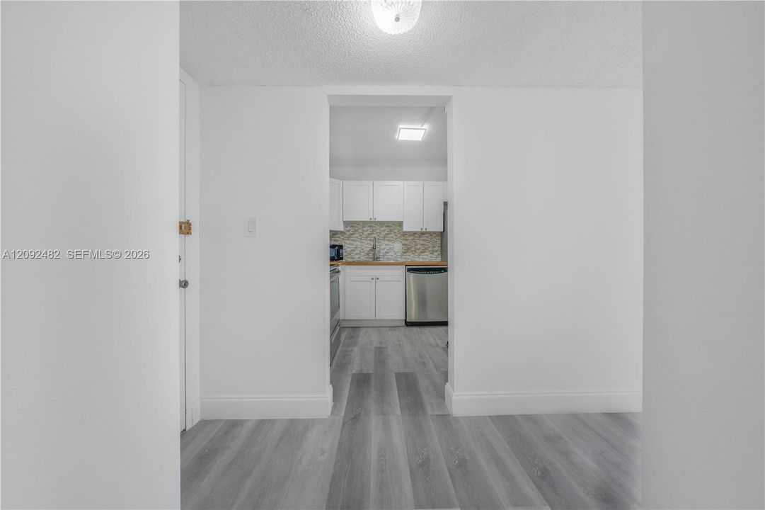 В аренду: $2,300 (1 спален, 1 ванн, 825 Квадратных фут)