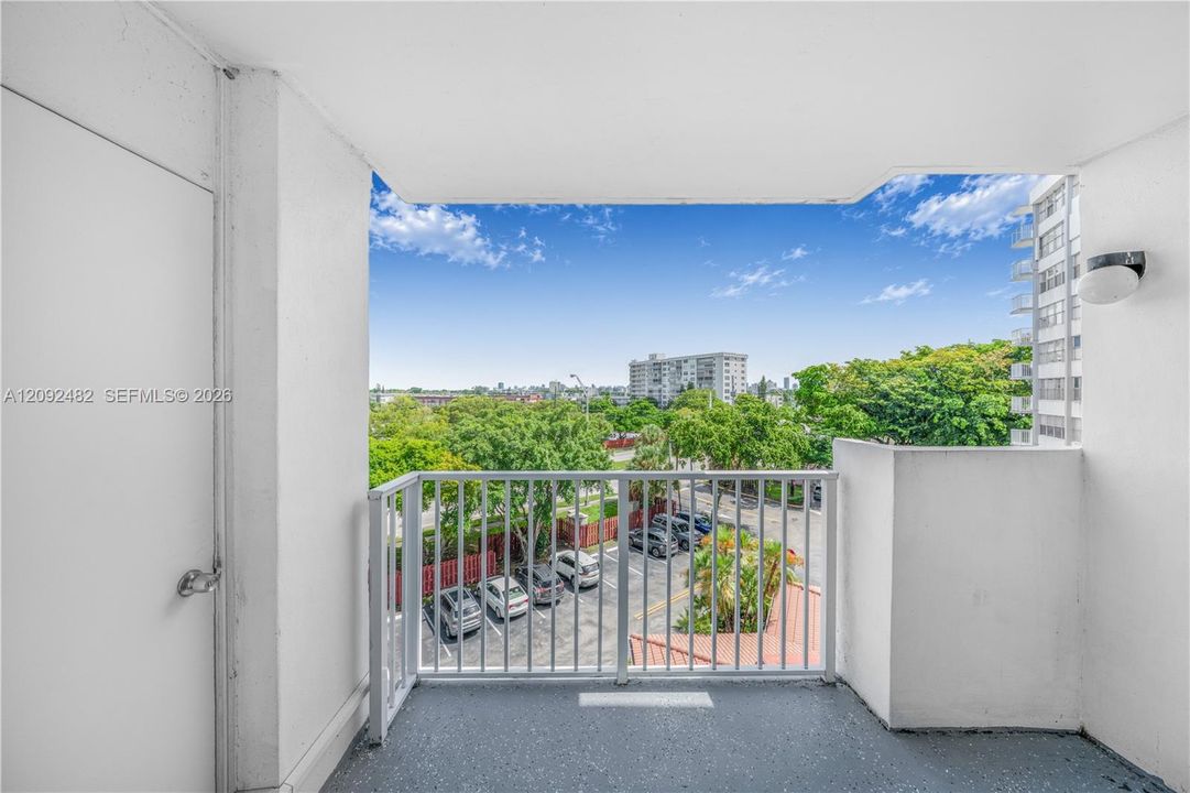 В аренду: $2,300 (1 спален, 1 ванн, 825 Квадратных фут)