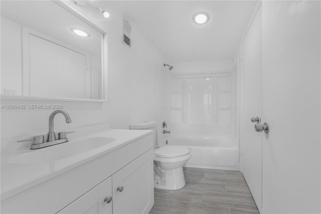 В аренду: $2,300 (1 спален, 1 ванн, 825 Квадратных фут)