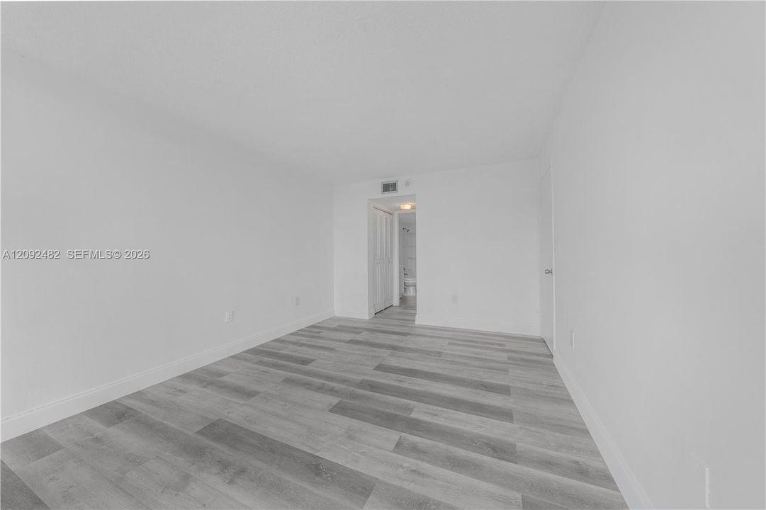 В аренду: $2,300 (1 спален, 1 ванн, 825 Квадратных фут)