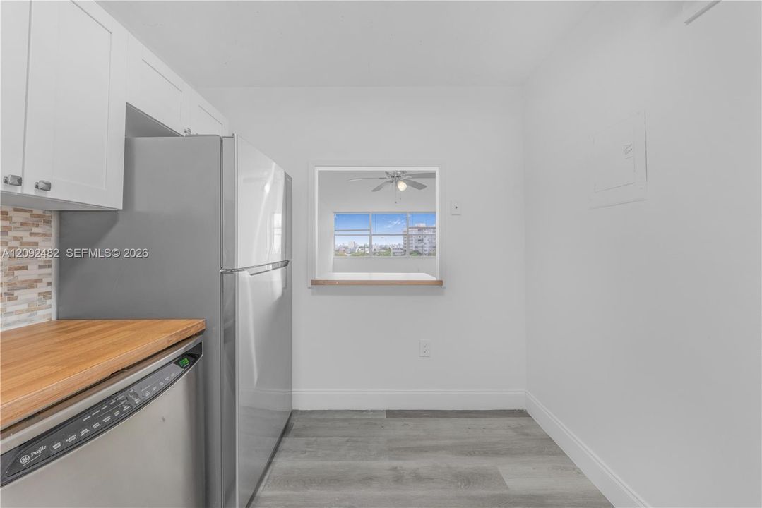 В аренду: $2,300 (1 спален, 1 ванн, 825 Квадратных фут)