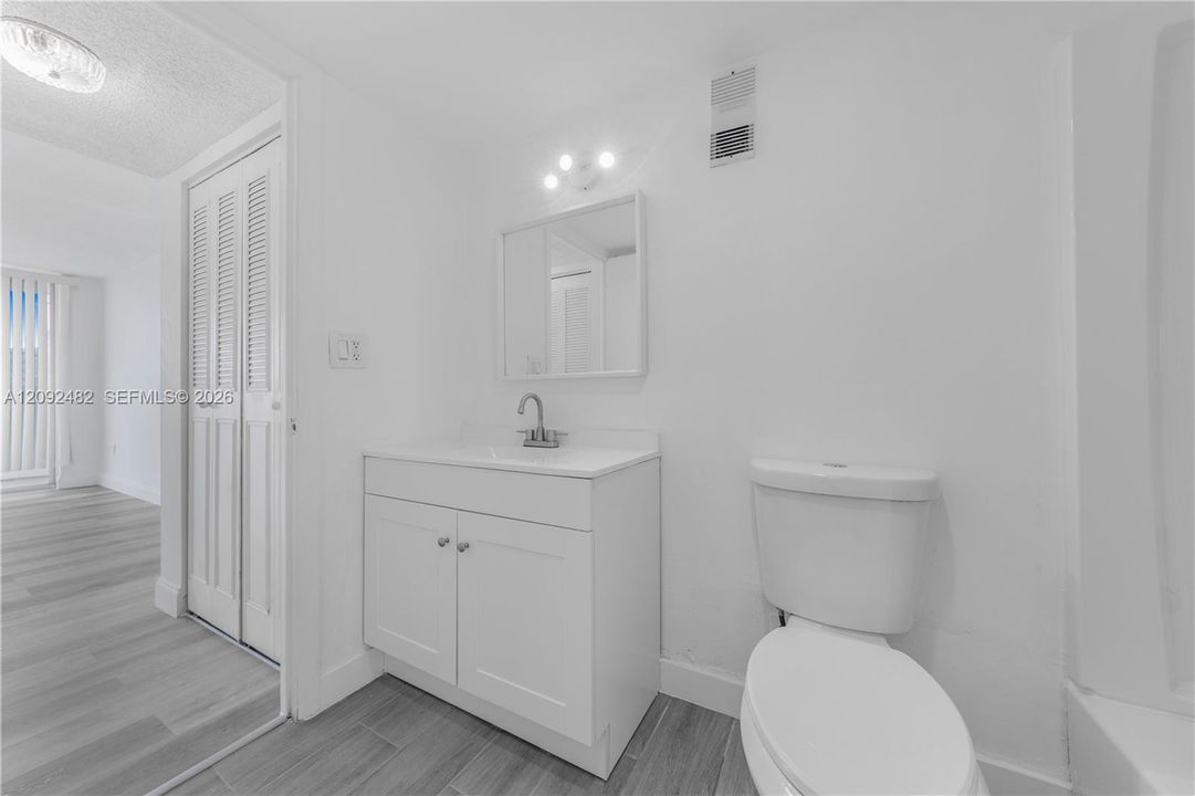 В аренду: $2,300 (1 спален, 1 ванн, 825 Квадратных фут)