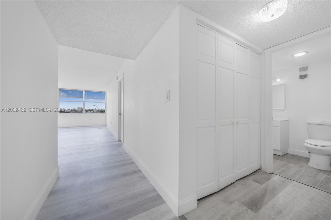 В аренду: $2,300 (1 спален, 1 ванн, 825 Квадратных фут)