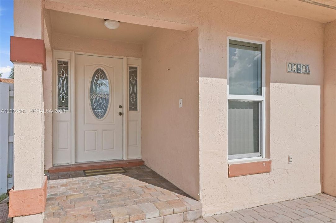 For Sale: $545,000 (3 beds, 2 baths, 1398 Square Feet)