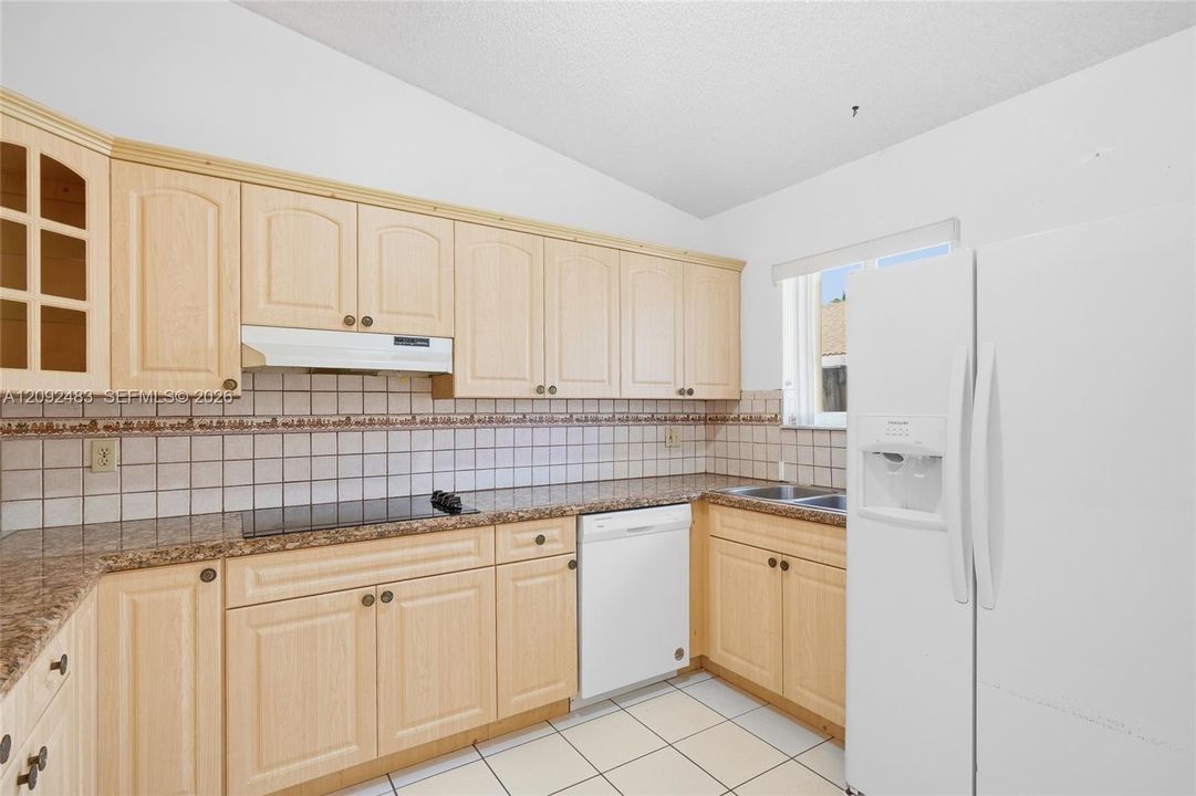 For Sale: $545,000 (3 beds, 2 baths, 1398 Square Feet)
