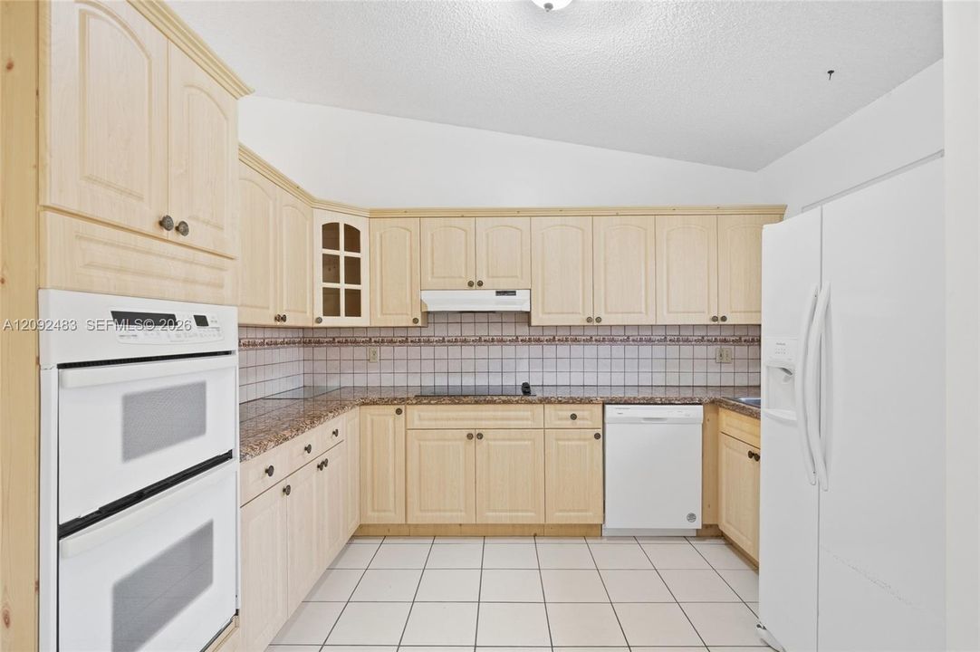 For Sale: $545,000 (3 beds, 2 baths, 1398 Square Feet)
