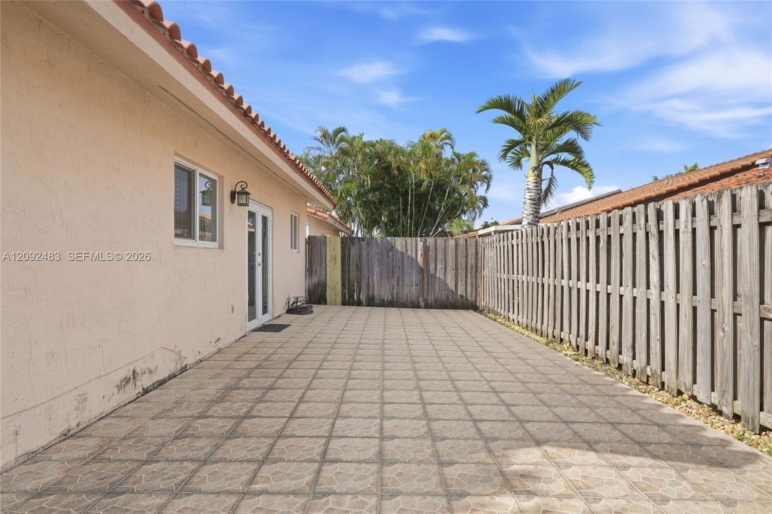 For Sale: $545,000 (3 beds, 2 baths, 1398 Square Feet)