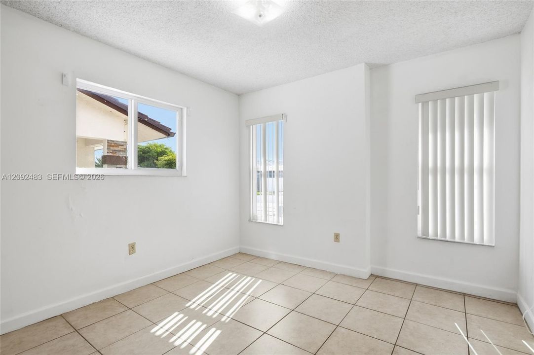 For Sale: $545,000 (3 beds, 2 baths, 1398 Square Feet)