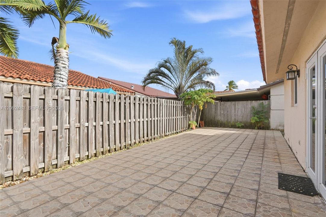For Sale: $545,000 (3 beds, 2 baths, 1398 Square Feet)