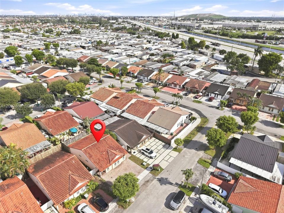 For Sale: $545,000 (3 beds, 2 baths, 1398 Square Feet)