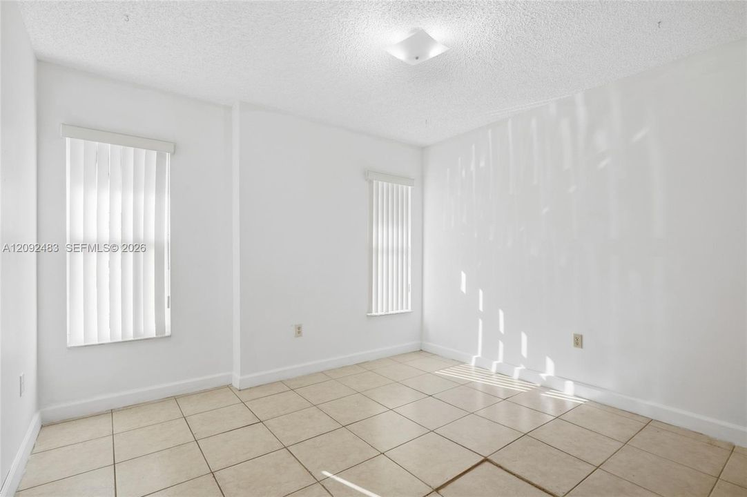 For Sale: $545,000 (3 beds, 2 baths, 1398 Square Feet)